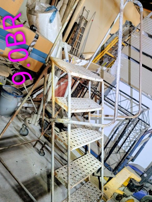 Warehouse Ladder