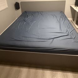 Ikea MALM King size Bed frames with 4 storage(Gray color）