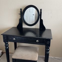 Vanity Table With Mirror And Chair 