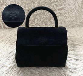  𝐏𝐫𝐚𝐝𝐚  handbag suede black logo embossed vintage