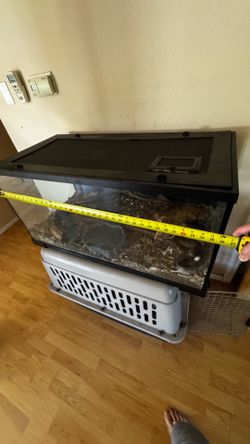 Snake enclosure