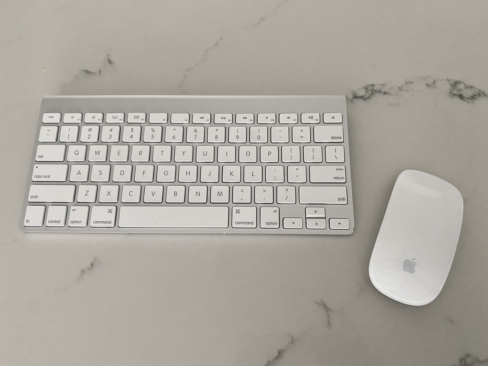 Wireless Apple keyboard and mouse!