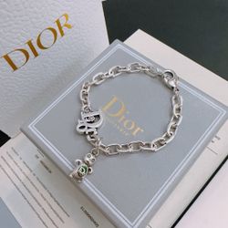 A bracelet of the same style for men and women