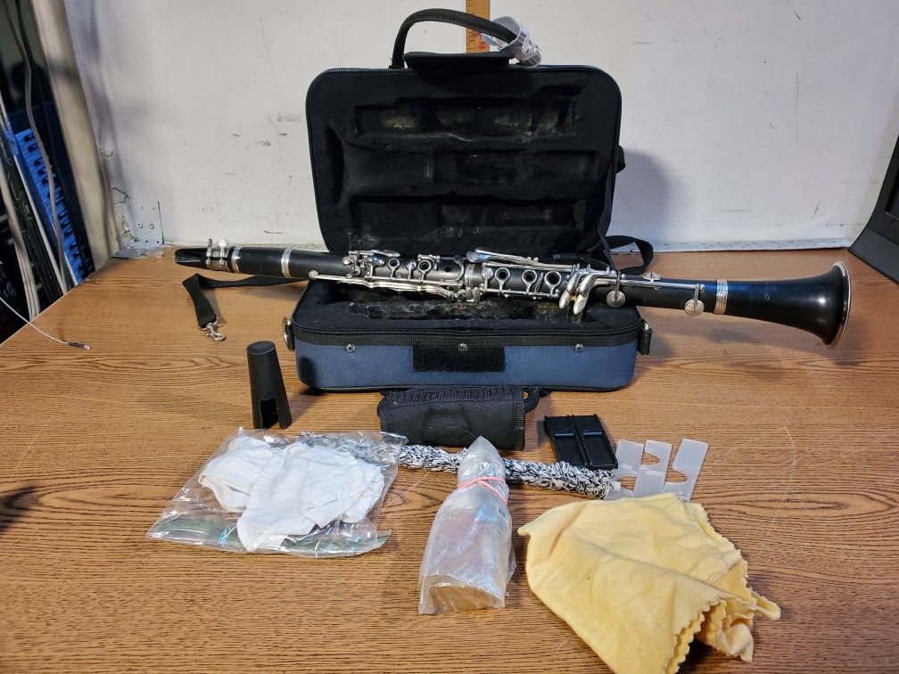 Armstrong 4001 Clarinet with case Mouth Piece Made in USA