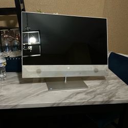 HP pavilion 27” 8th Gen Intel Core i7 All-in-One Computer.