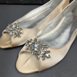 NWOT MarHermoso Women’s Peep Toe Flat Satin Shoe Size 10