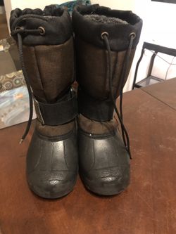 Snow boots size 13