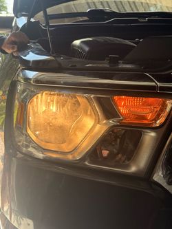 2 headlights bulbs
