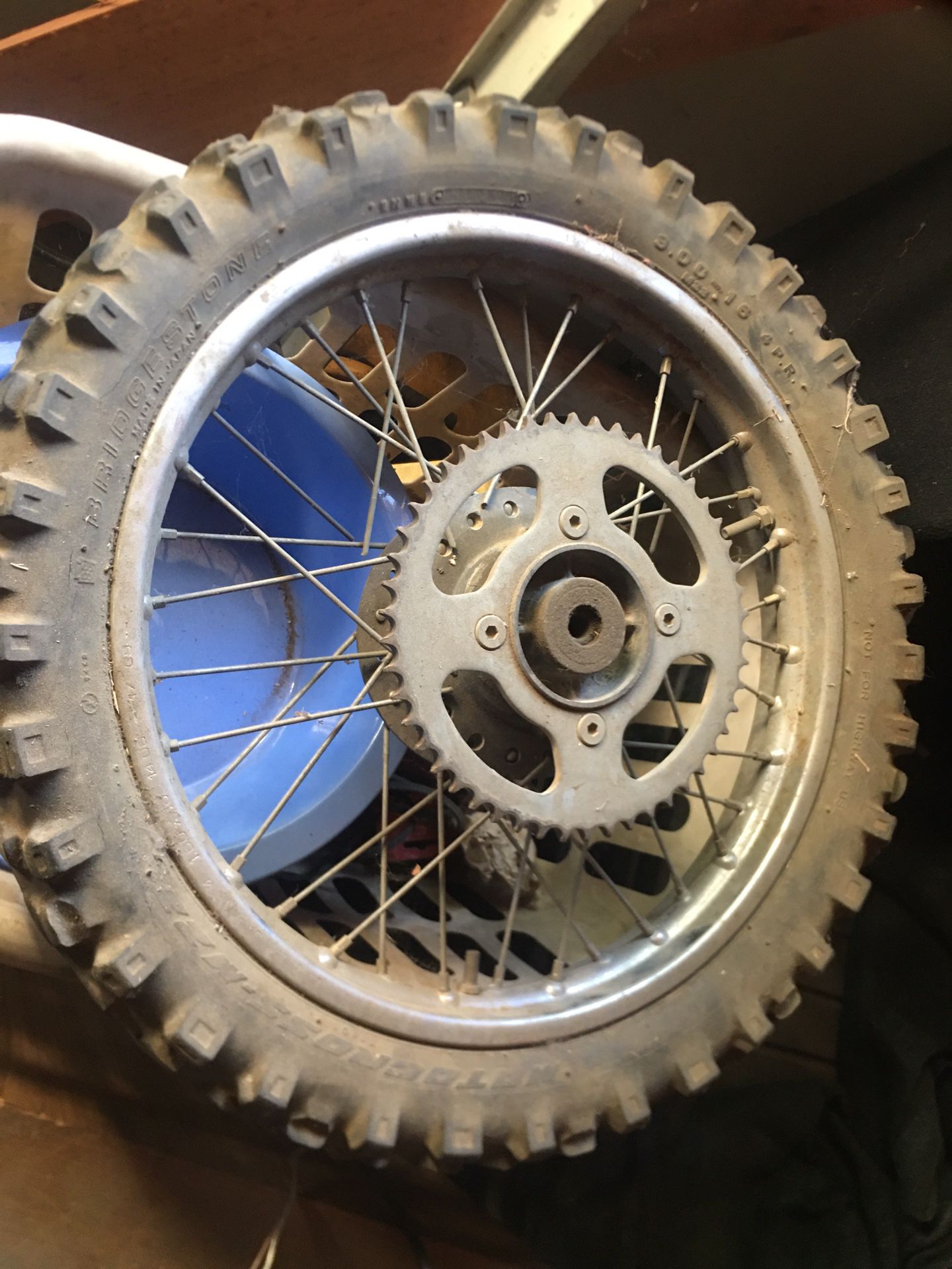 Cr 125. Rear wheel and tire