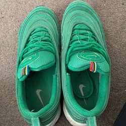 Nike air maxes