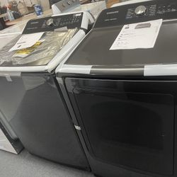 New Scratch And Dent Samsung Washer And Dryer Set. 1 year Warranty 