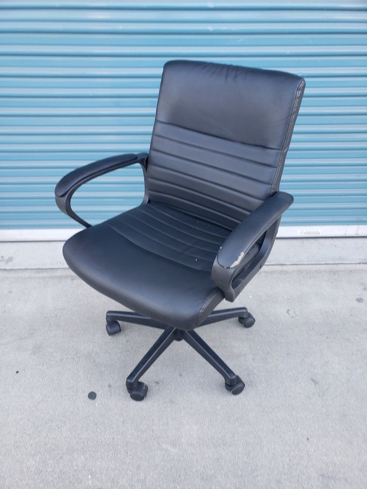 Black Office Chair 