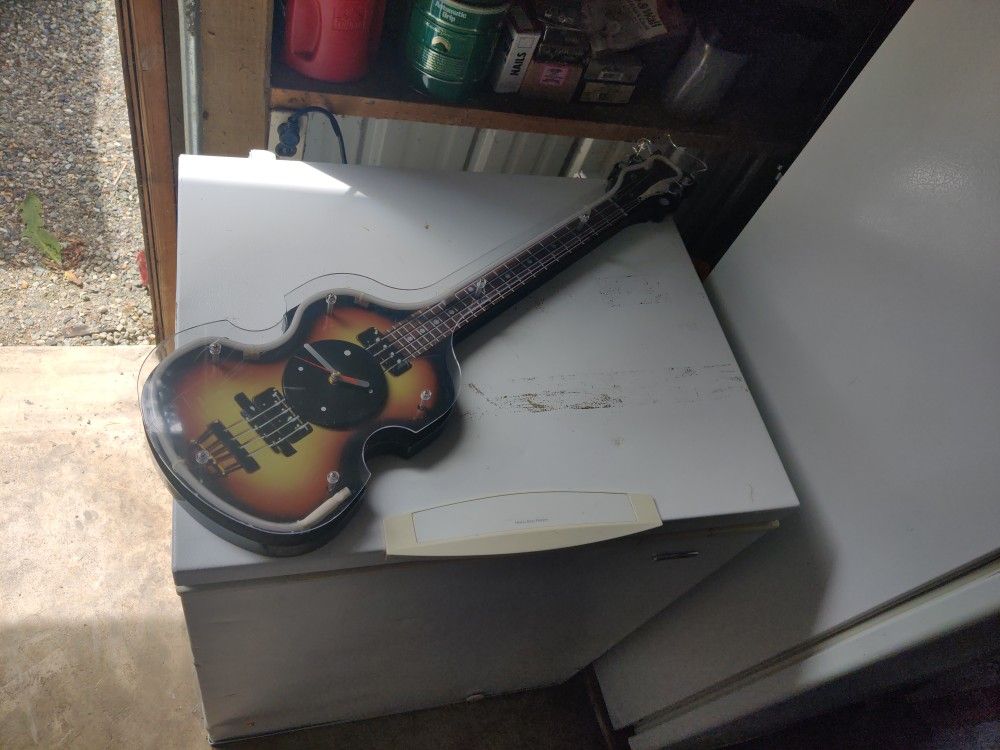 Guitar πΈ Clock