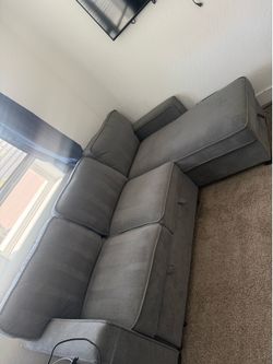Sofa sectional/ queen pull out bed