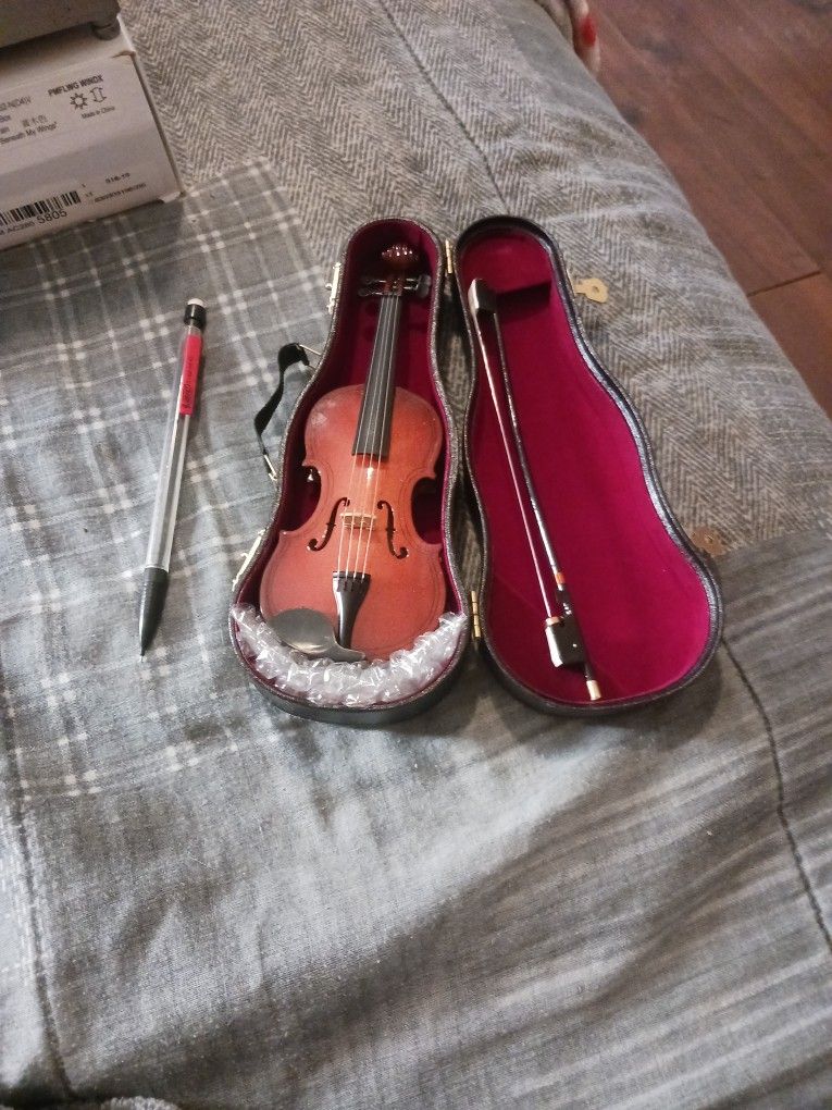 Miniature Violin 