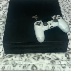 PS4 WITH ONE CONTROLLER