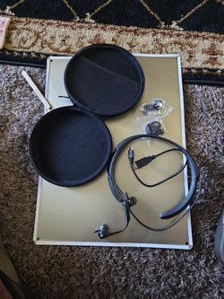 Bose Head Phones With Case And Extra Parts