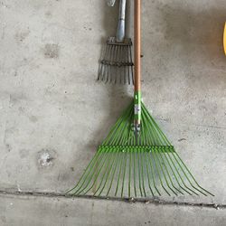 Heavy-Duty Leaf Rake – Sturdy Metal Tines & Wood Handle