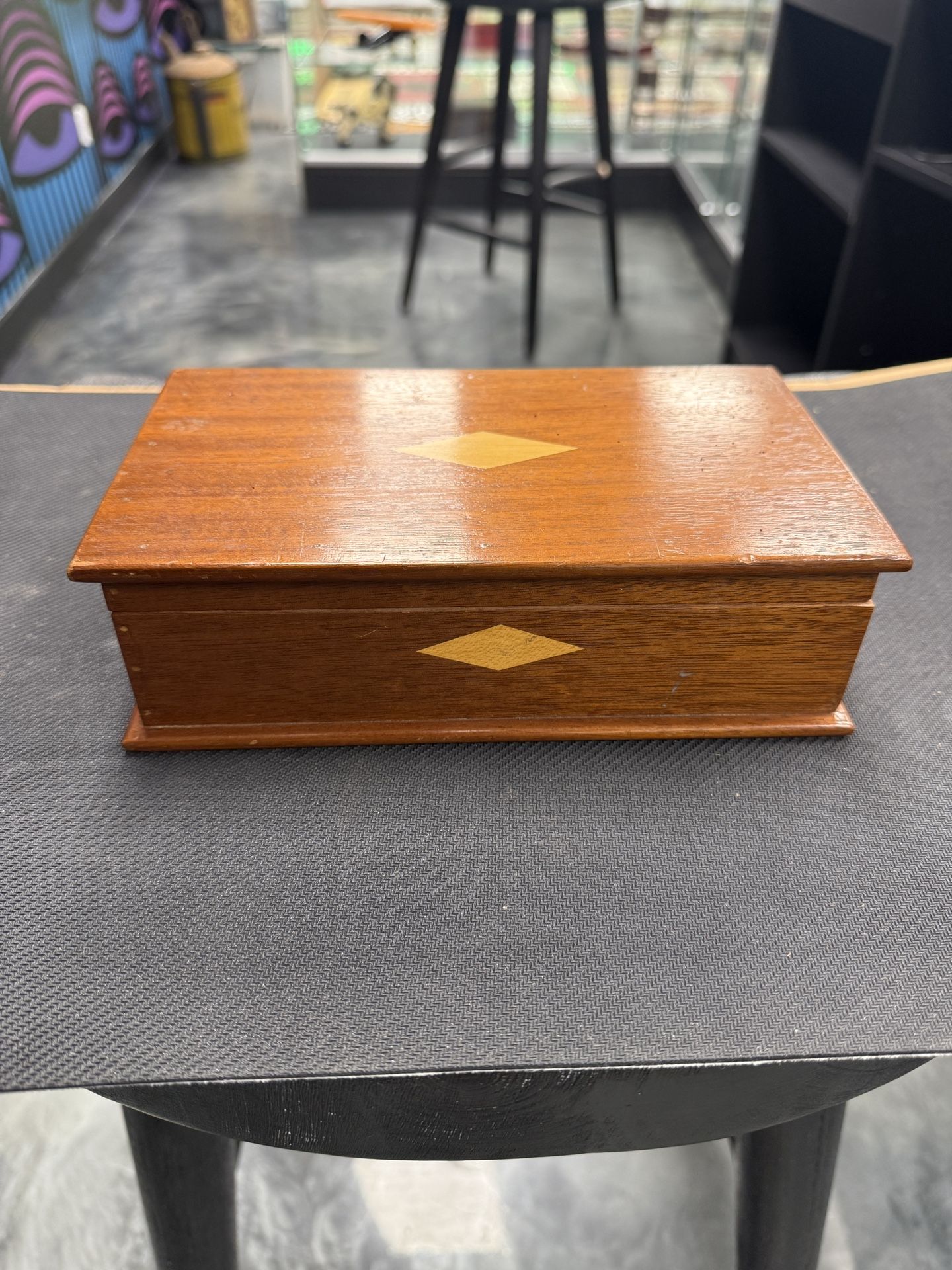 Antique Wooden Tea Caddy with Inlaid Diamond Design – Vintage English Style