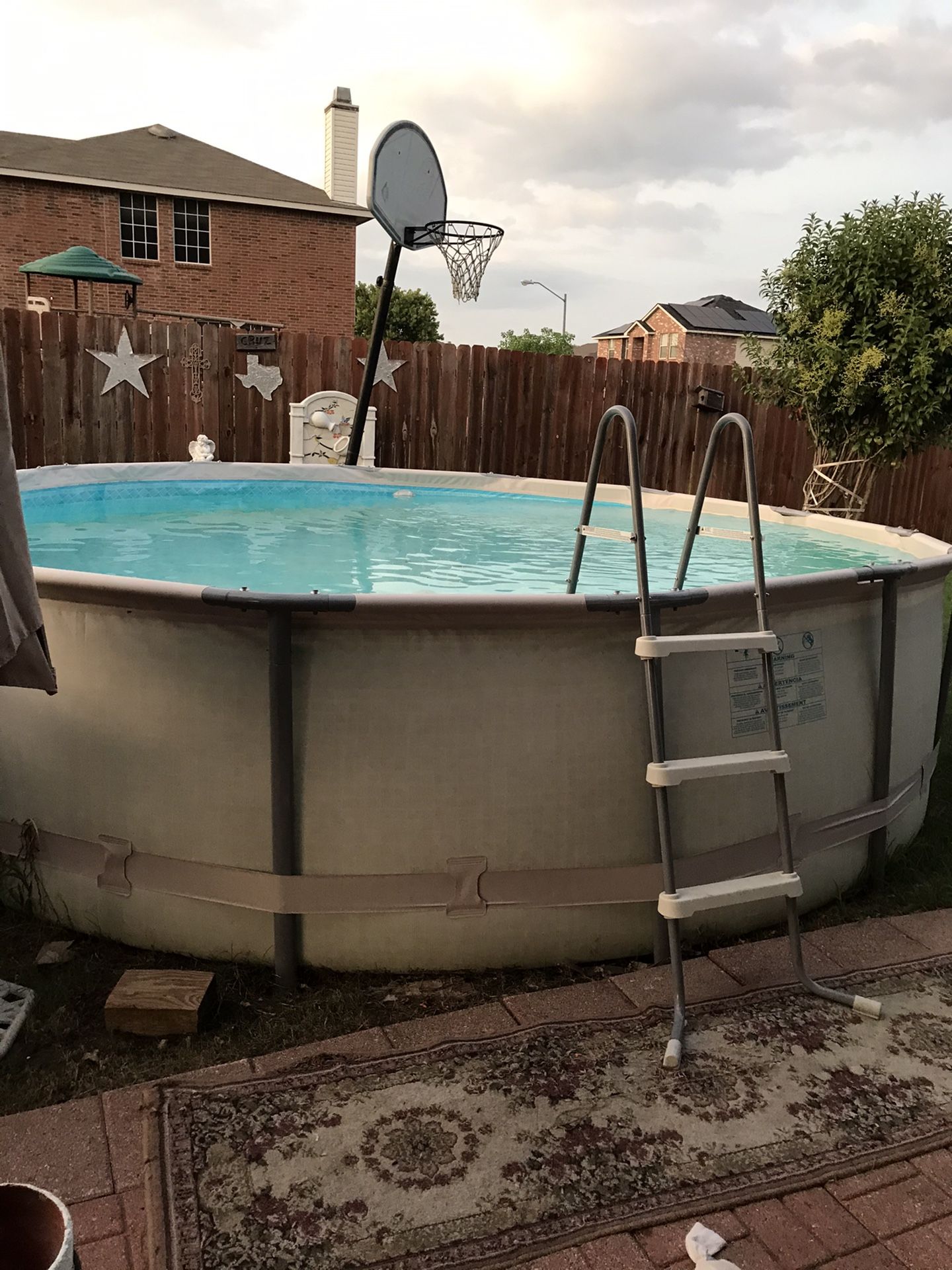 Swimming pool for sale used only for 3 months. / alberca en venta usada solo por 3 meses