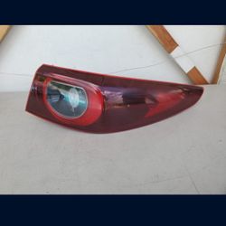 2022 - 2024 MAZDA 3 MAZDA3 RIGHT
TAILAMP TAIL LAMP LIGHT PASSENGER
SIDE GENUINE USED OEM. XX4