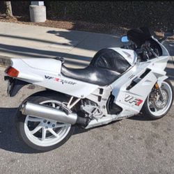 PRICED TO SELL! Limited Edition Pearl White 1993 Honda VFR750F w/Low Mileage