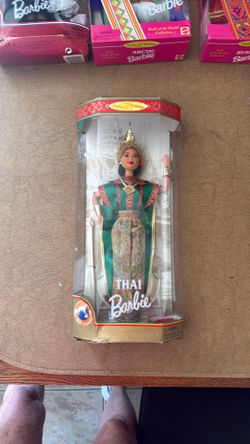Collectors Edition-Dolls of the World-Thai Barbie