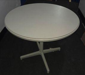Vintage Commercial Round Breakroom Cafe Table - Made in USA - 4-Prong Metal Pedestal Base - White/Cream Laminate Top