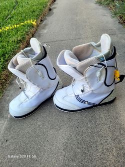 BURTON AXEL snowboard boots, Women's size 9.5 MINT CONDITION