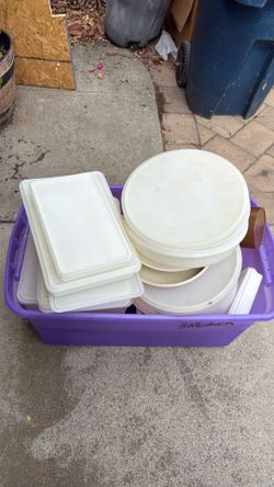 Box of Tupperware from the 80-90s