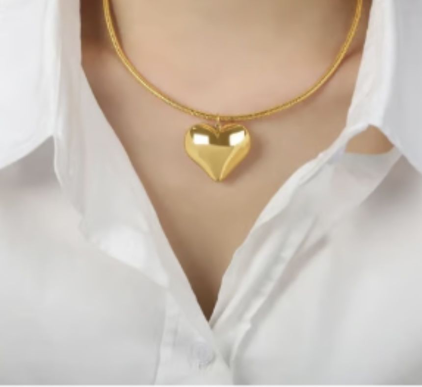 N255- Gold Chain Heart Pendant Necklace!