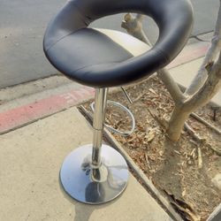 2 High Chair Table As New Both Is 60