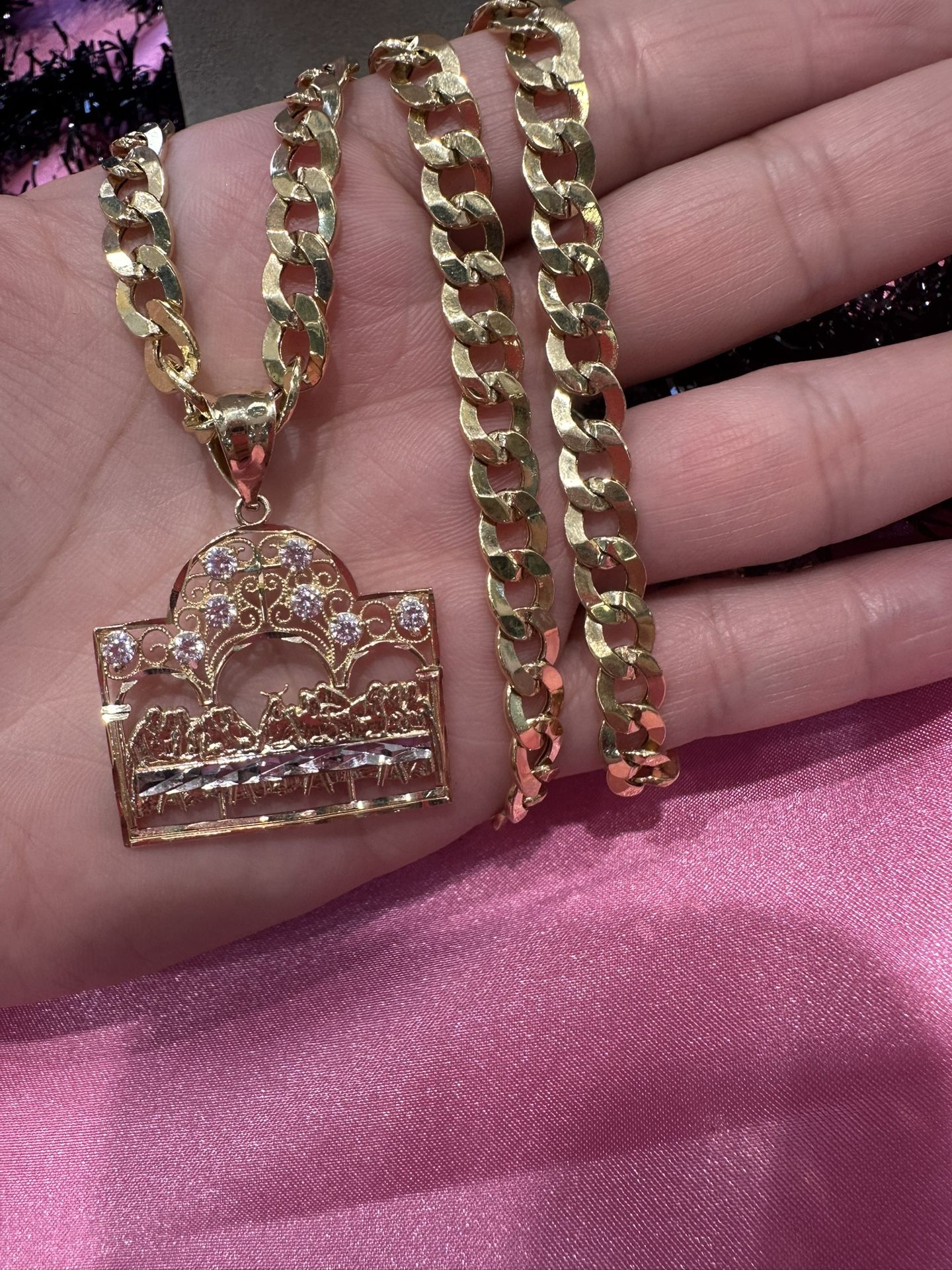 14k Gold Cuban Chain/ Last Supper Pendant 