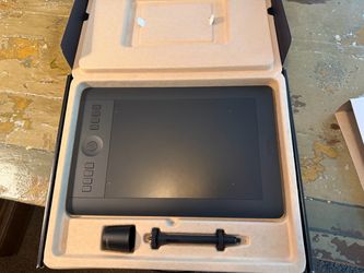 Wacom Intuos Pro Medium Drawing Tablet