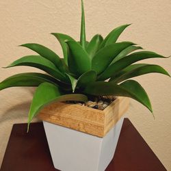 POTTED ARTIFICIAL ALOE PLANT 