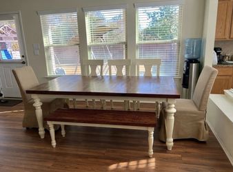Charming Farmhouse Dining Set
