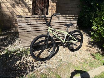 HARO BIKE (barely used)