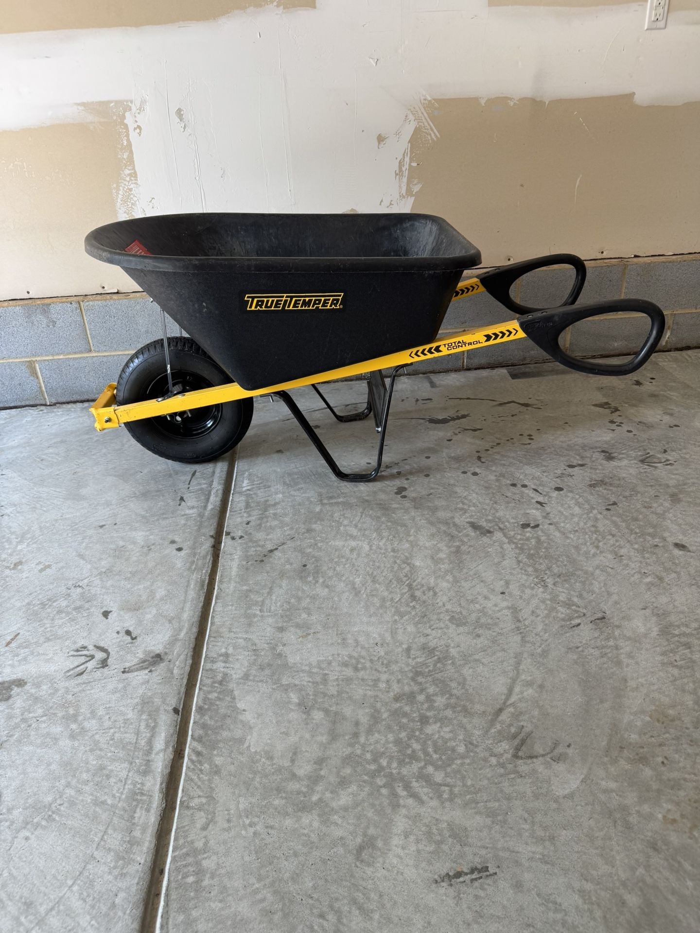 True Temper 6-cu ft Poly Wheelbarrow