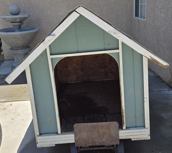 XL Dog House