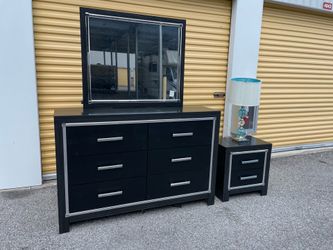Black Ashley Furniture Contemporary Bedroom Set – 6-Drawer Dresser, Mirror & Nightstand