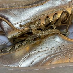 Gold Puma Sneaker 