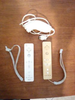 Wii Remotes *Special Gold Zelda!* With rechargeable batteries