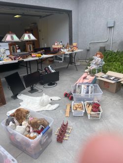 Pop up garage sale