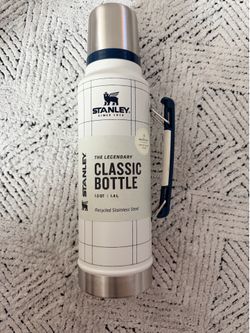 Stanley Classic Legendary Vacuum Insulated Bottle, Mist - 1.5qt