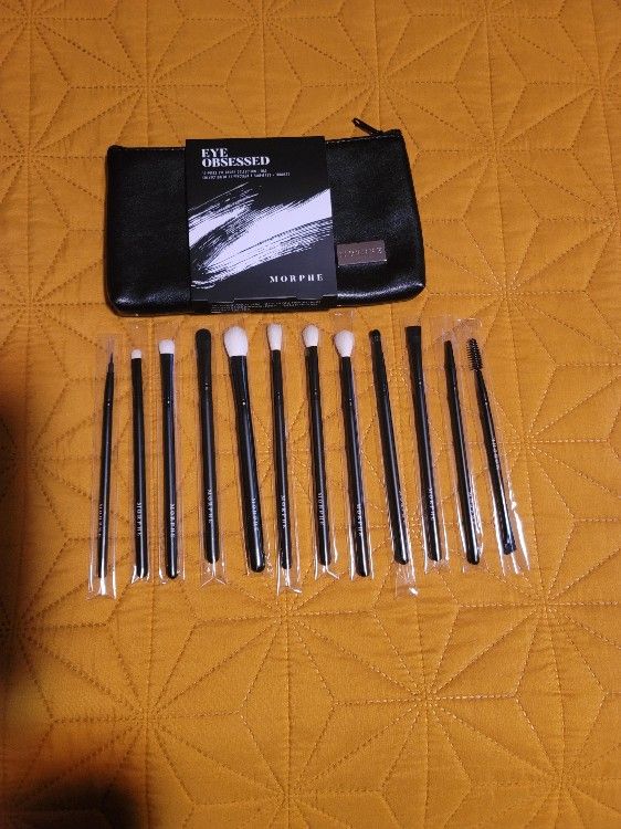 Morphe's 12-piece Eye Obsessed Brush Collection + Bag