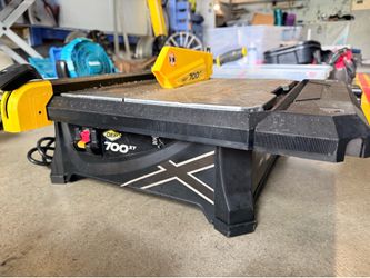 QEP 700XT Wet Tile Saw.