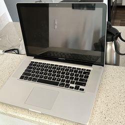 MacBook Pro "Core 2 Duo" 2.4 15" (Unibody). 2.4 GHz Core 2 Duo Model A1286 