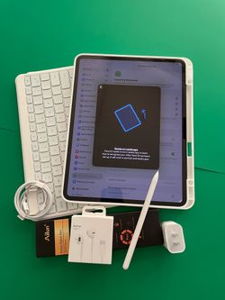 Apple IPad Pro 13”  (M4 chip /OLED display/ 2024 model) 256GB with keyboard, pen & Accessories