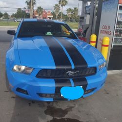 2010 Ford Mustang. Premium