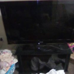 2 50 Inch Samsung TVs With Remote
